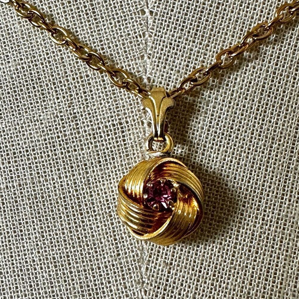 Vintage Gold-Tone Knot Pendant Necklace with Pink Rhinestone Accent